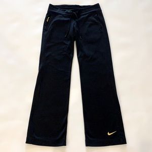 Women’s Nike Livestrong Therma-Fit Sweats Size M.